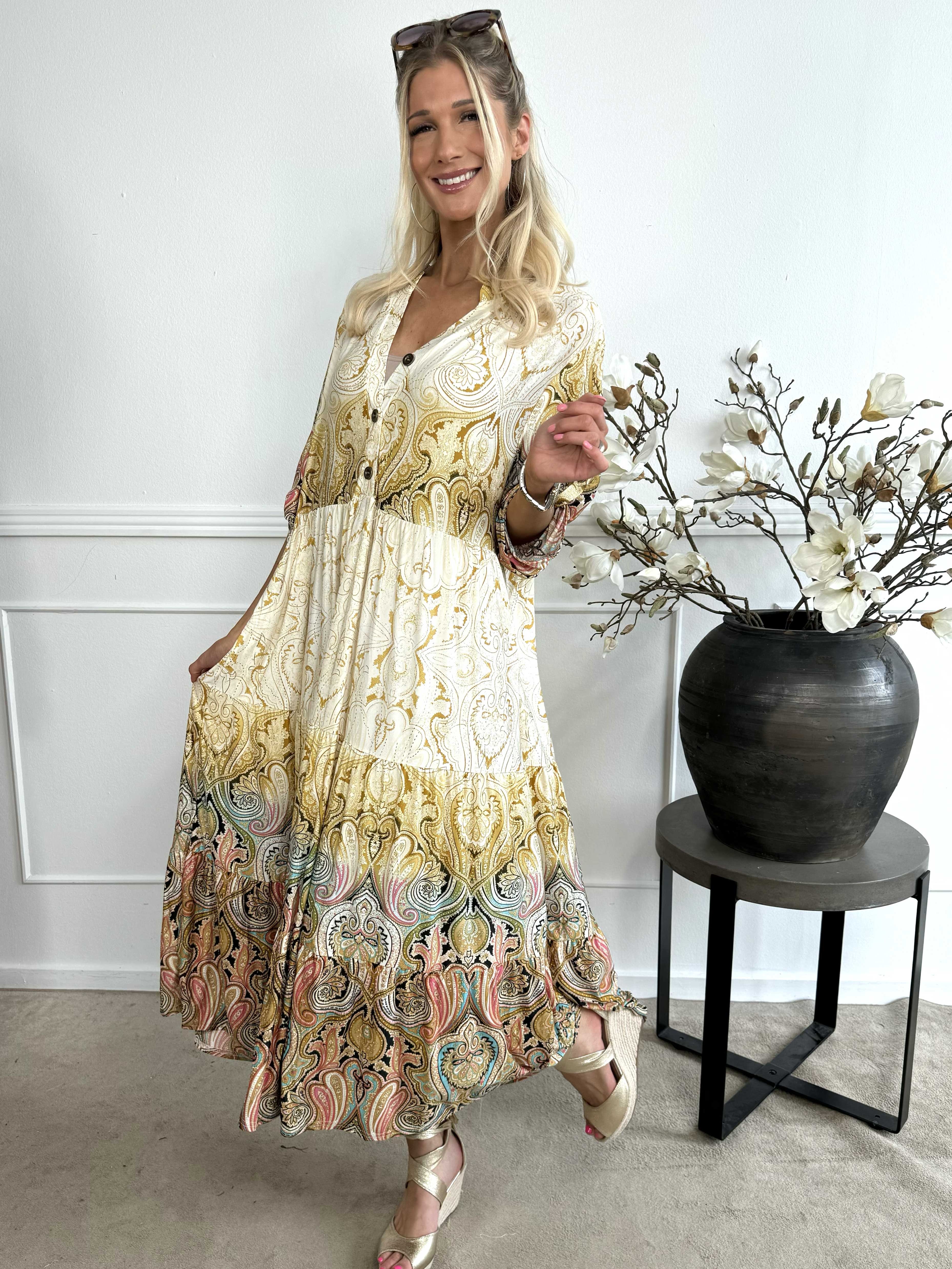 Milano Tamaria - Långklänning med fint tryck i lager-på-lager-look